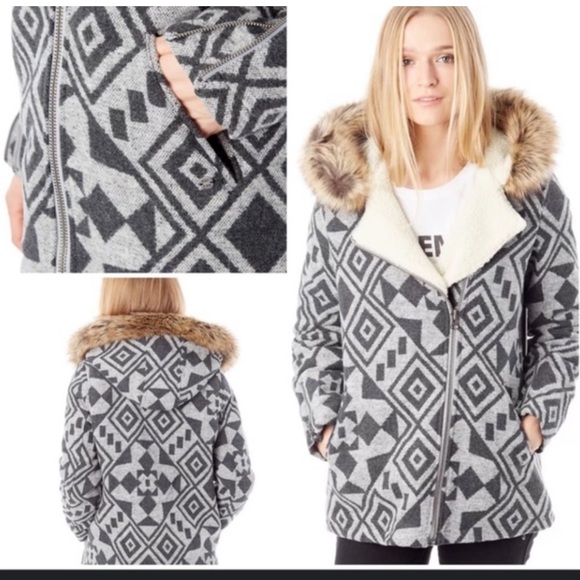 Winter clearance
Volcom Showdown Jacket Coat wool blend small tribal fur collar - Picture 1 of 5